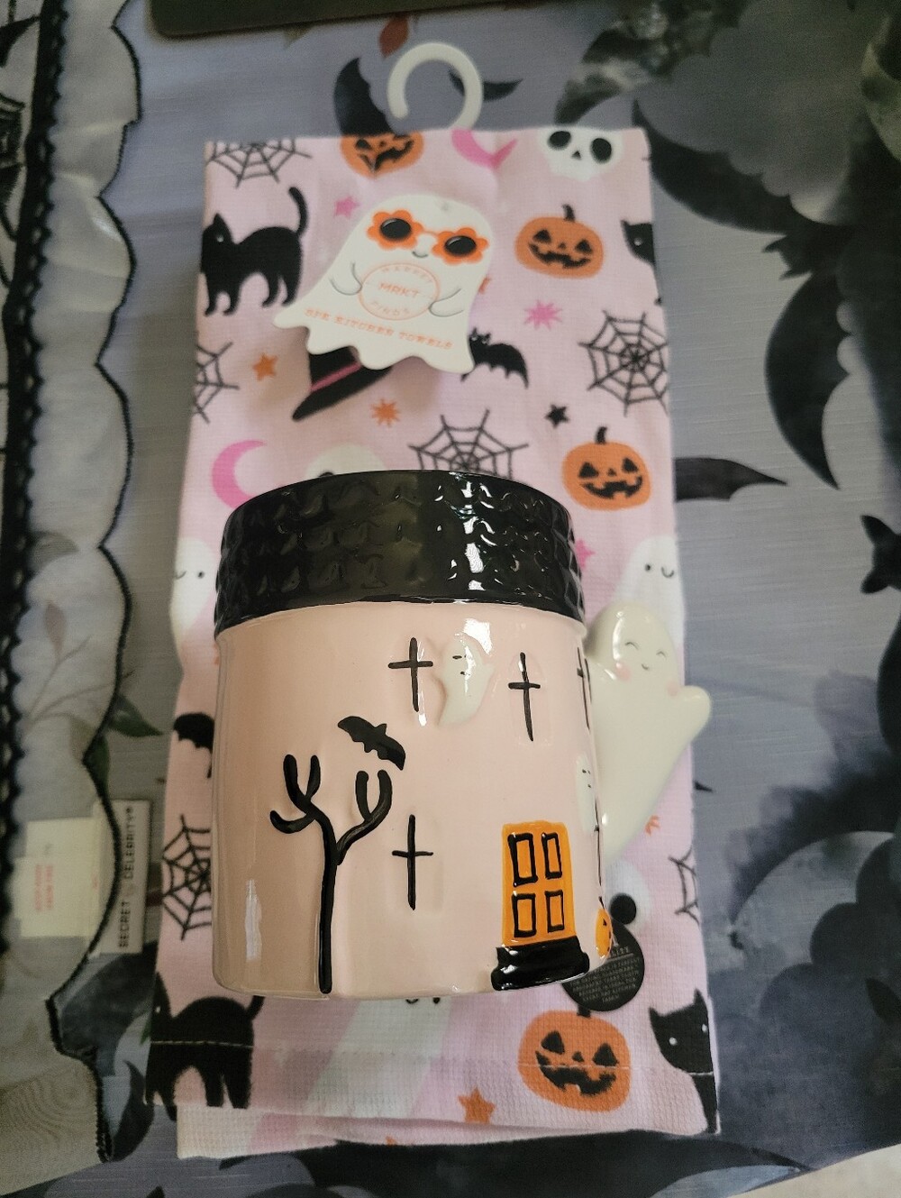 NWT Halloween Ghost Handle Ceramic Mug And Kitchen Towels